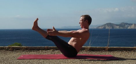 sup core strength boat pose