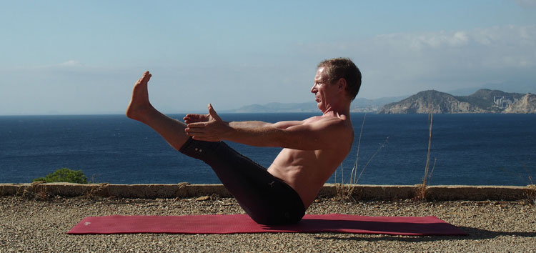 sup core strength boat pose